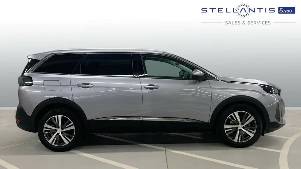 2021-peugeot-5008-suv-12-puretech-allure-premium-eat8-big-1