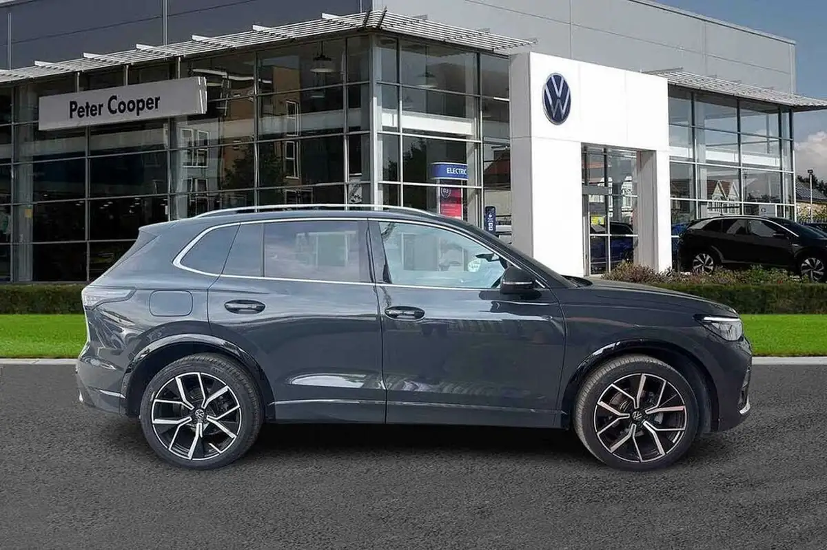 2024-volkswagen-tiguan-15-etsi-r-line-big-3