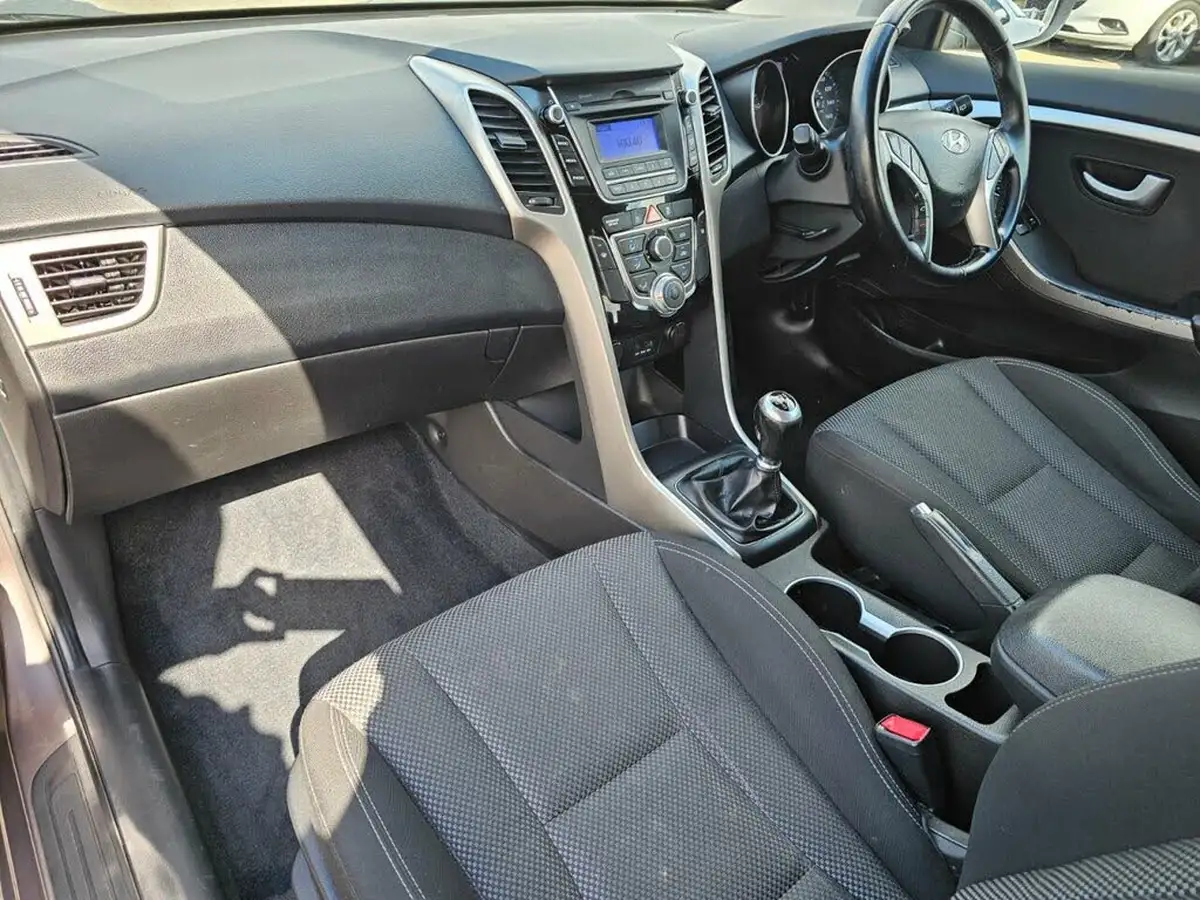 2015-hyundai-i30-14-active-3d-big-23