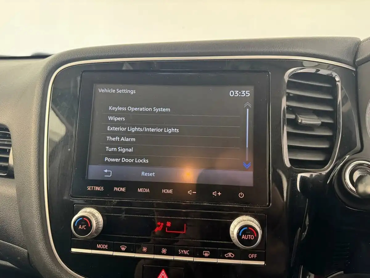 2020-mitsubishi-outlander-24-design-phev-big-24