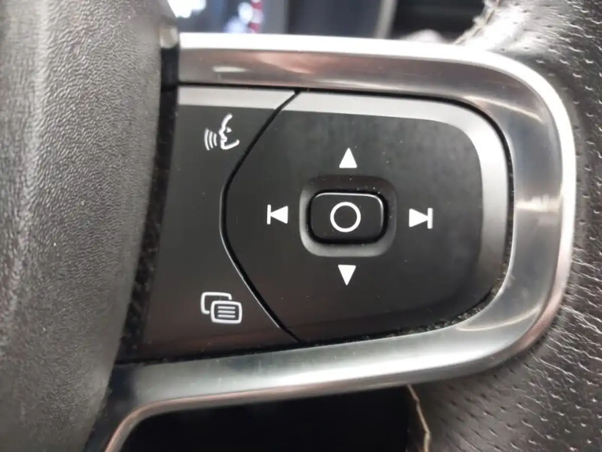 2020-volvo-xc40-15-t3-r-design-big-12