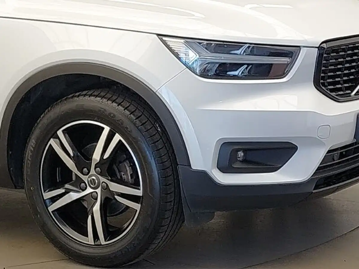 2020-volvo-xc40-15-t3-r-design-big-8