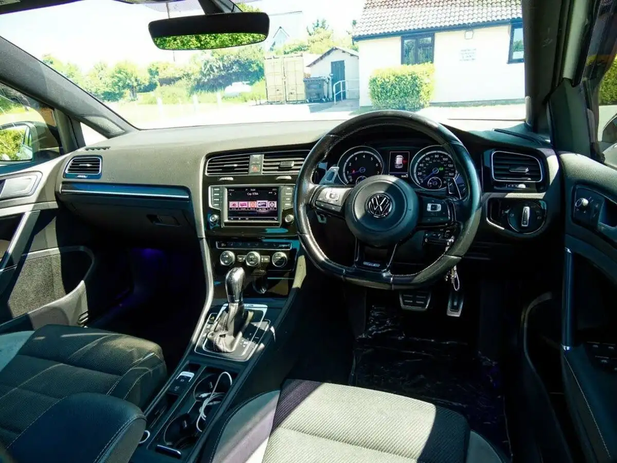 2016-volkswagen-golf-20-tsi-r-4motion-bmt-ss-hatchback-5d-dsg-big-18