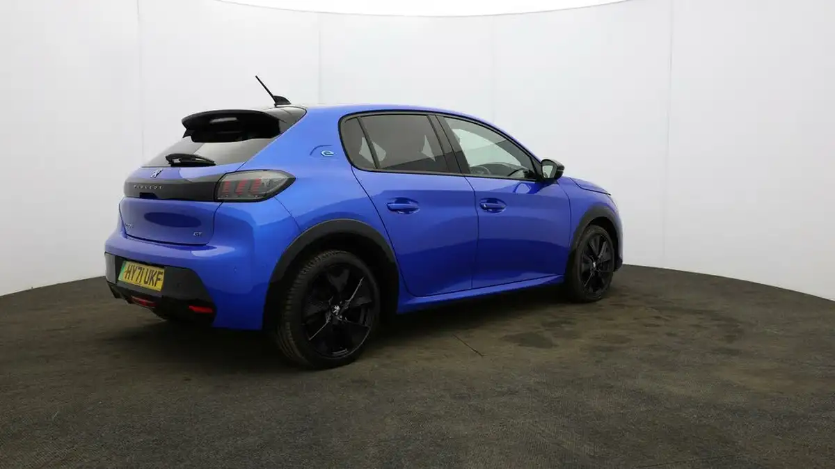 2021-peugeot-208-e-gt-premium-big-6