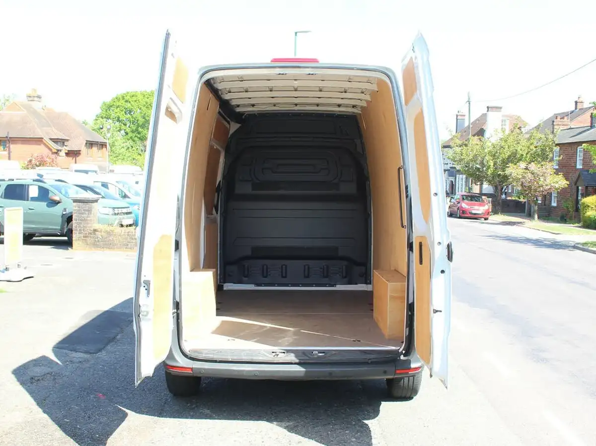 2024-mercedes-benz-sprinter-20cdi-315-l2h1-premium-big-9