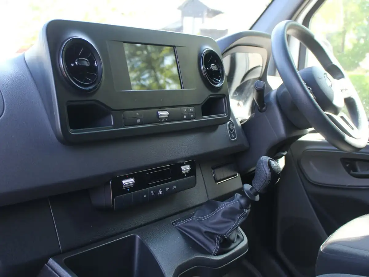 2024-mercedes-benz-sprinter-20cdi-315-l2h1-premium-big-33