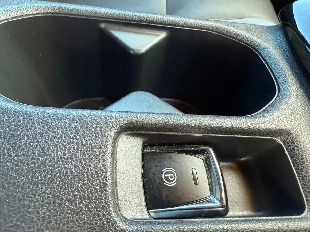 2020-nissan-leaf-e-tekna-big-26