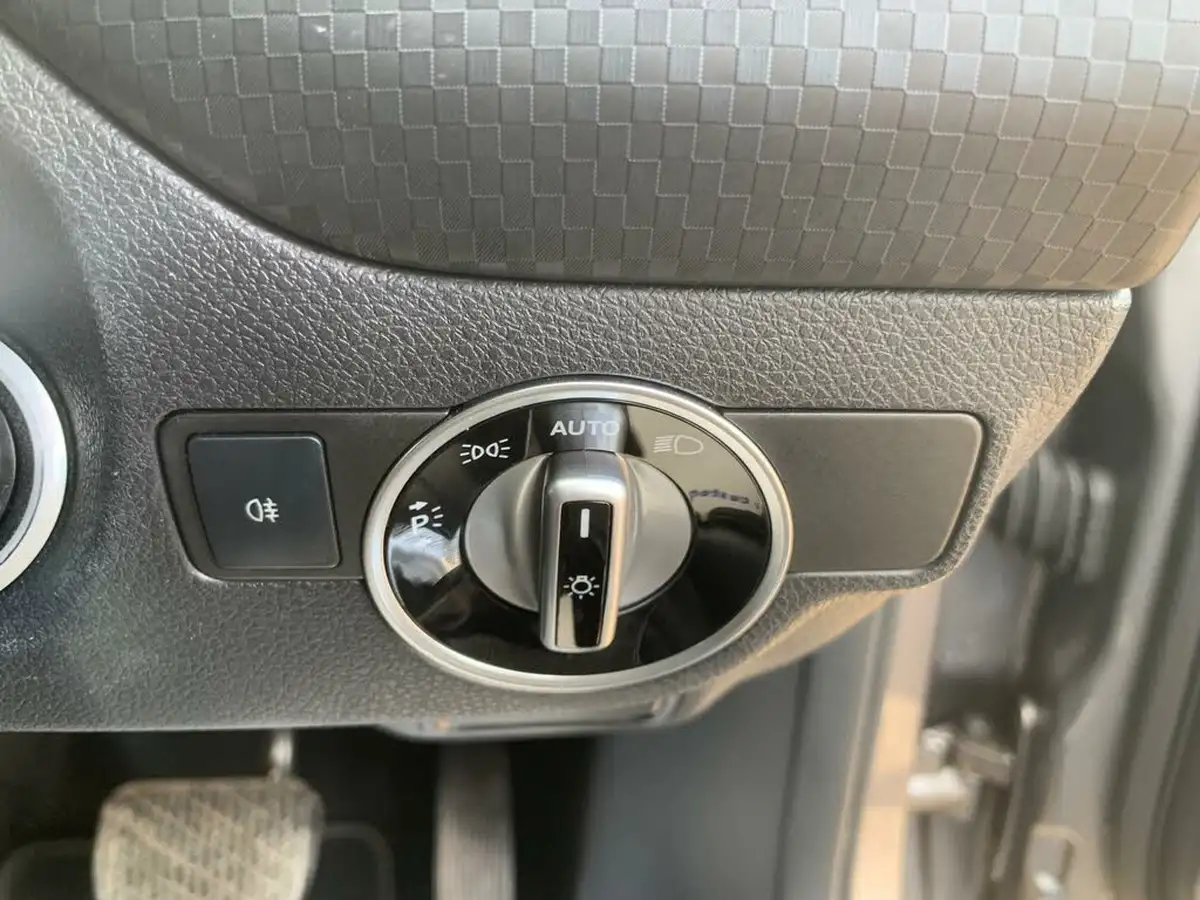 2018-mercedes-benz-a-class-15d-a180d-sport-109ps-premiumss-hatchback-5d-7g-dct-big-11
