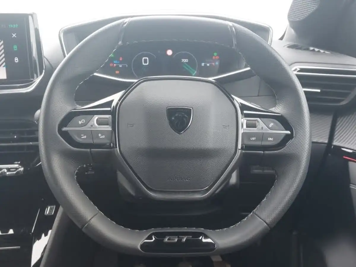 2024-peugeot-208-12-puretech-gt-100ps-big-6