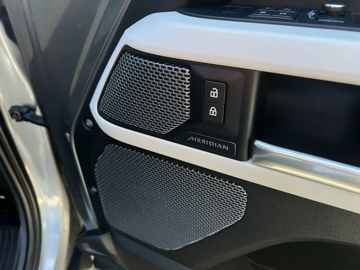 2021-land-rover-90-defender-30-d250-se-big-51