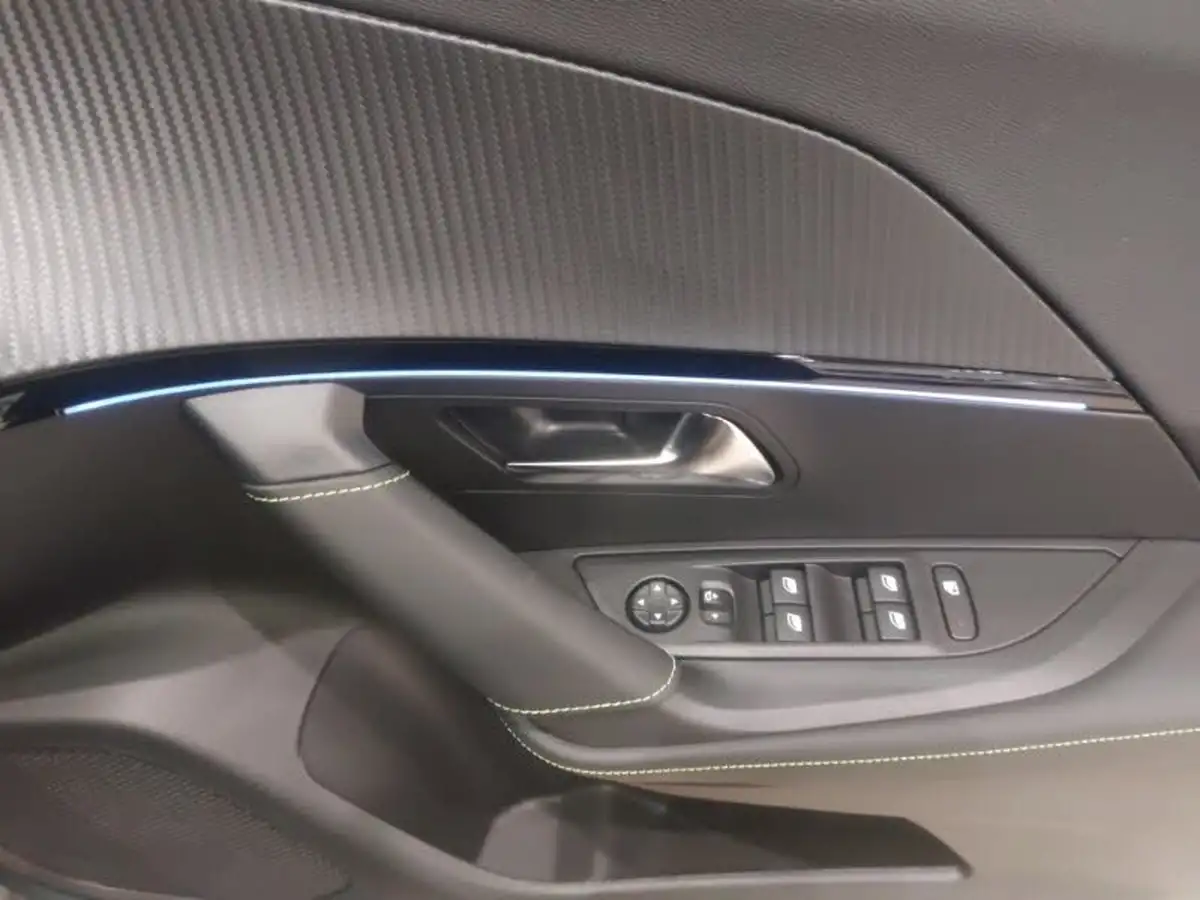 2025-peugeot-2008-suv-e-gt-156ps-54kwh-big-9