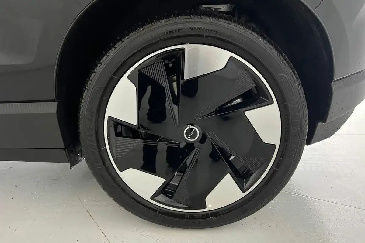 2024-volvo-ex30-e-single-motor-plus-extended-range-big-28