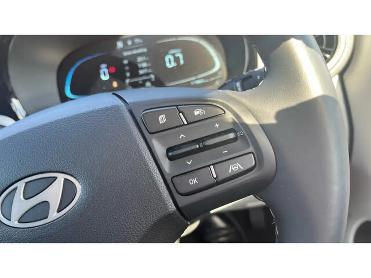 2025-hyundai-i10-12-premium-79ps-auto-big-21