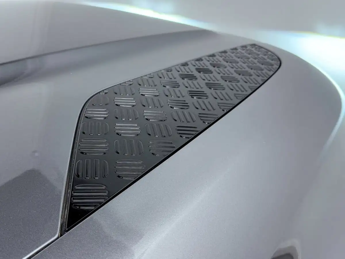 2021-land-rover-90-defender-20-p300-x-dynamic-se-big-25