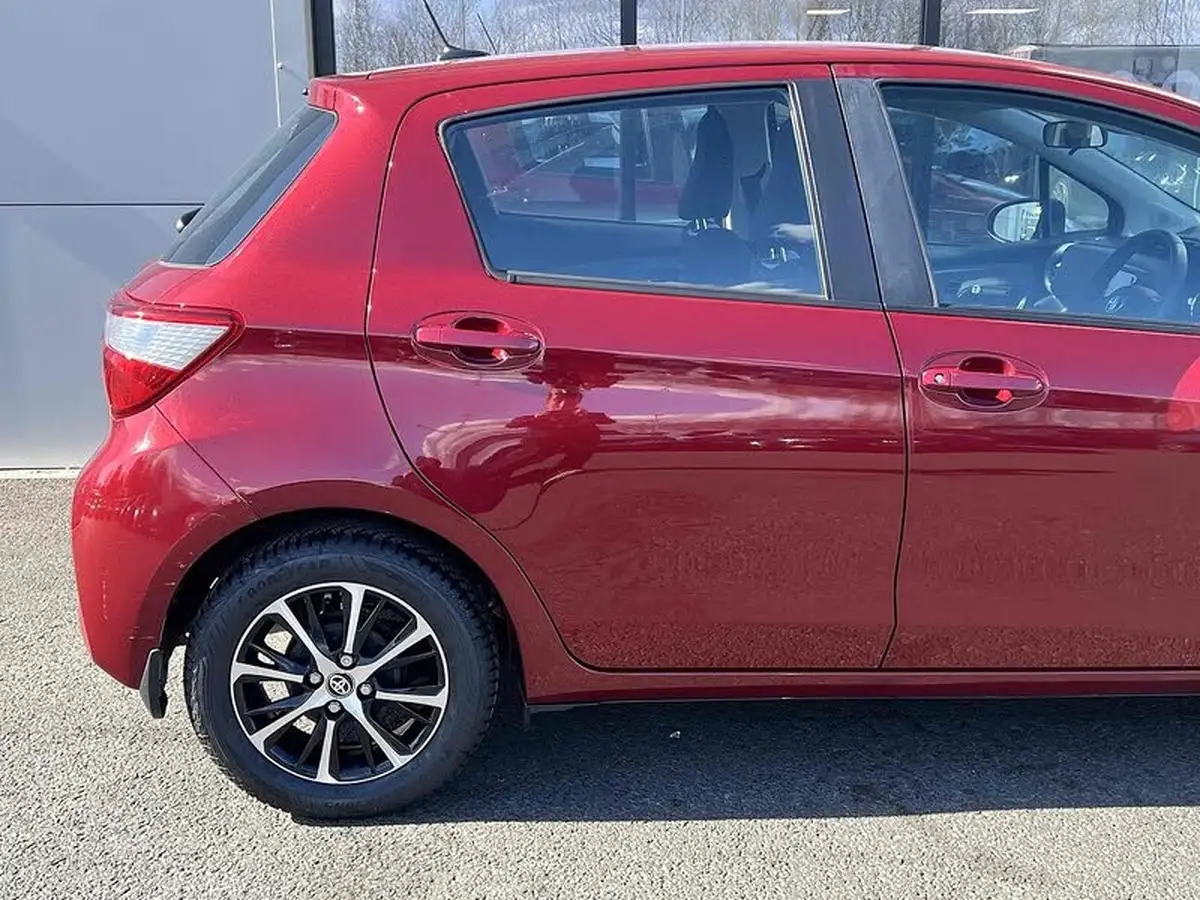 2019-toyota-yaris-15-vvt-i-icon-tech-111bhp-1496cc-big-5