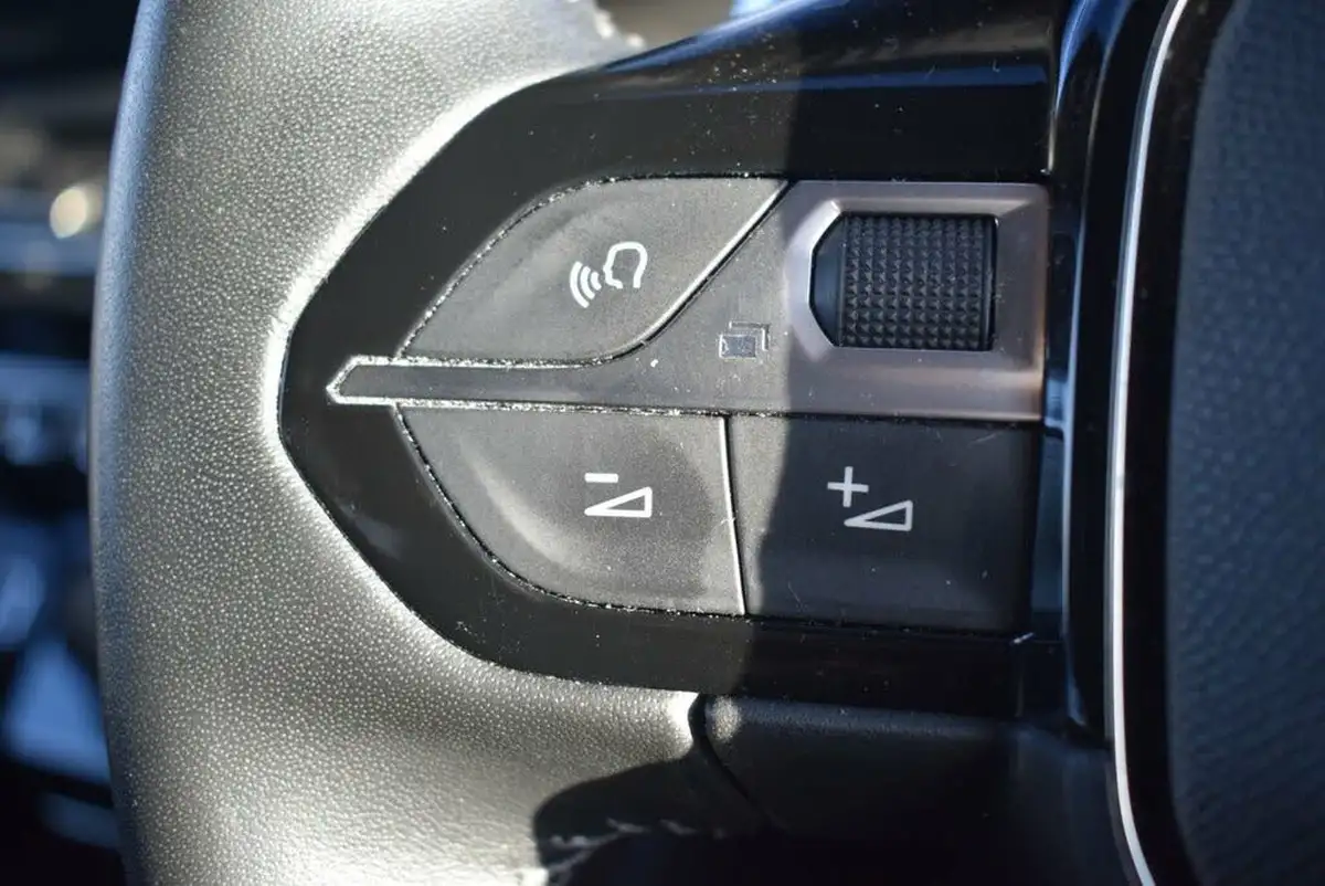2020-peugeot-208-12-puretech-allure-130bhp-eat8-big-24