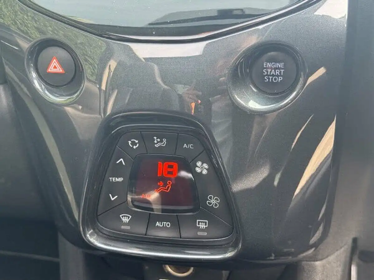 2016-toyota-aygo-10-vvt-i-x-clusiv-5d-big-23