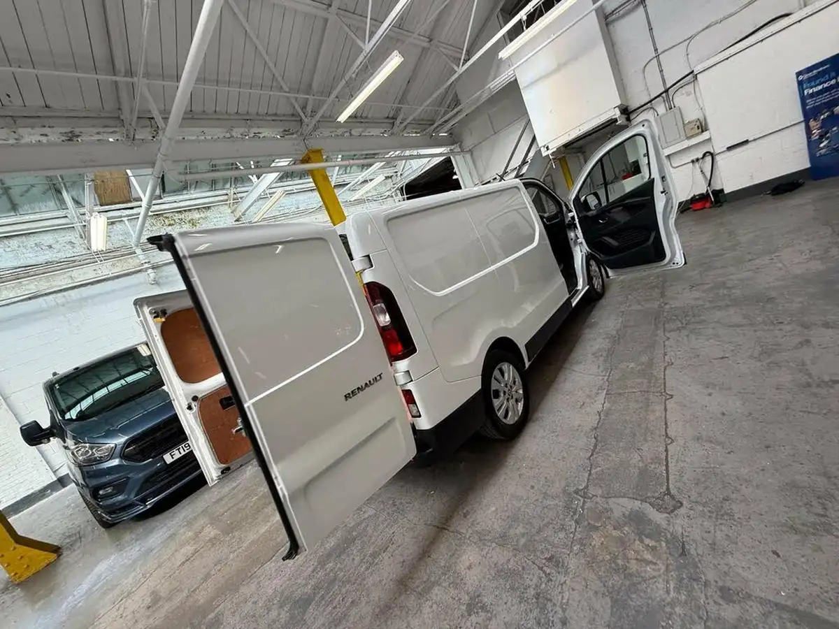 2022-renault-trafic-20dci-sl28-130-sport-big-46