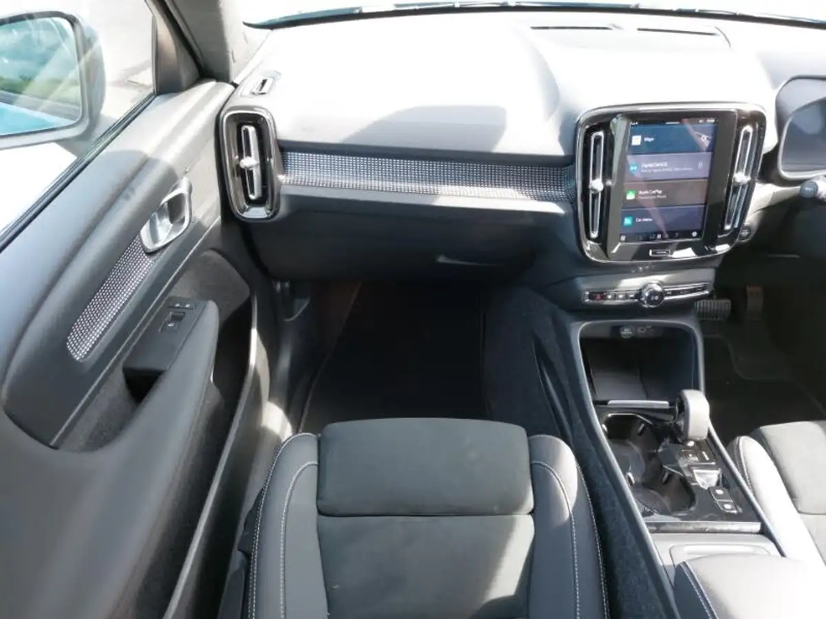 2024-volvo-xc40-20-b3-plus-big-9