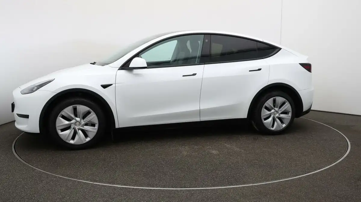 2023-tesla-model-y-e-rwd-big-46