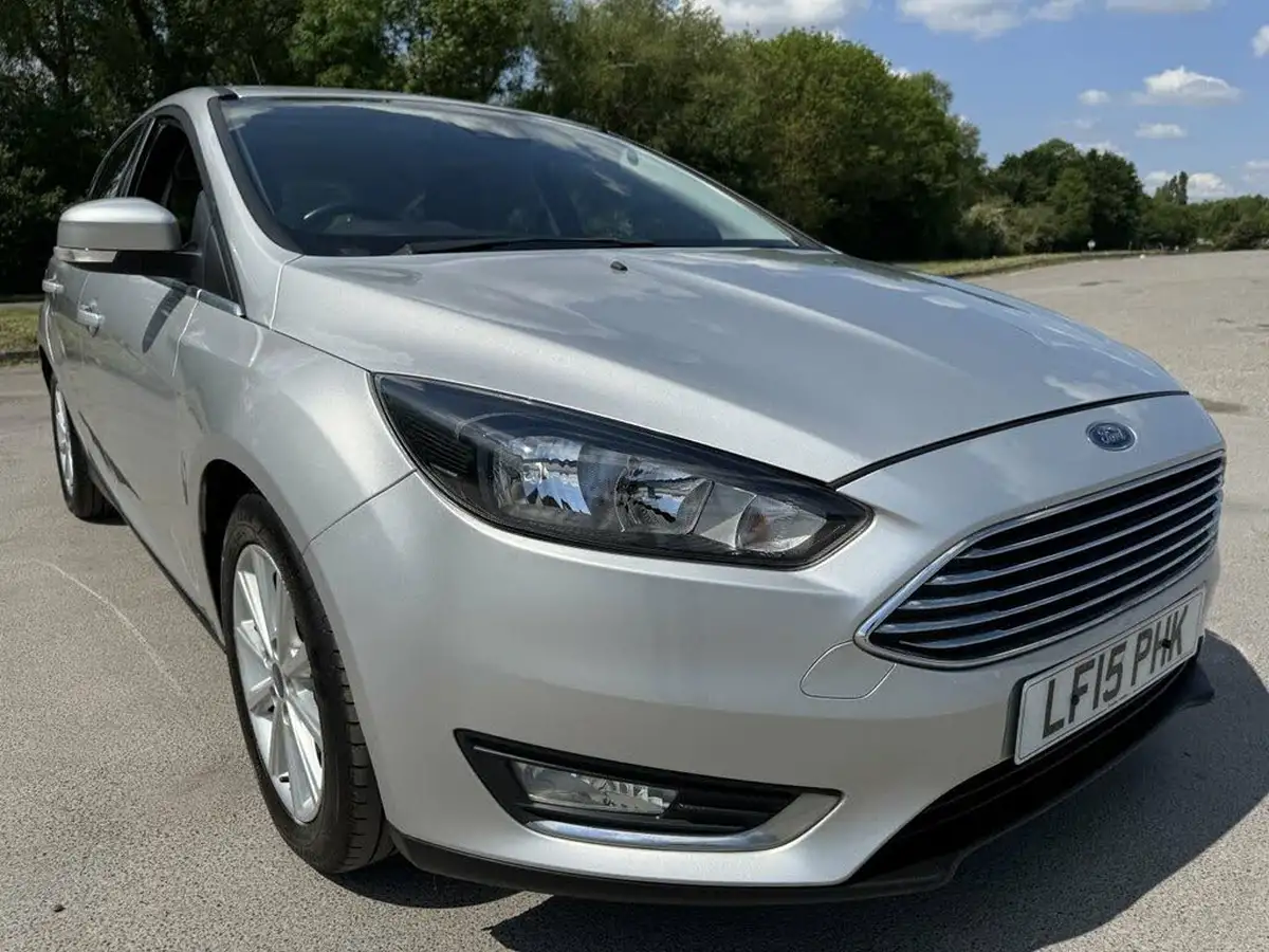 2015-ford-focus-10-titanium-t-125ps-hatchback-big-42
