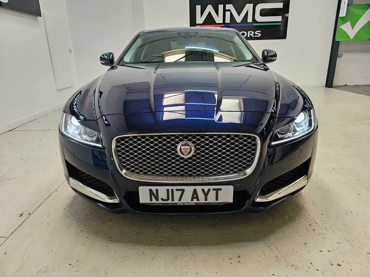 2017-jaguar-xf-20td-portfolio-180ps-saloon-4d-1999cc-auto-big-2