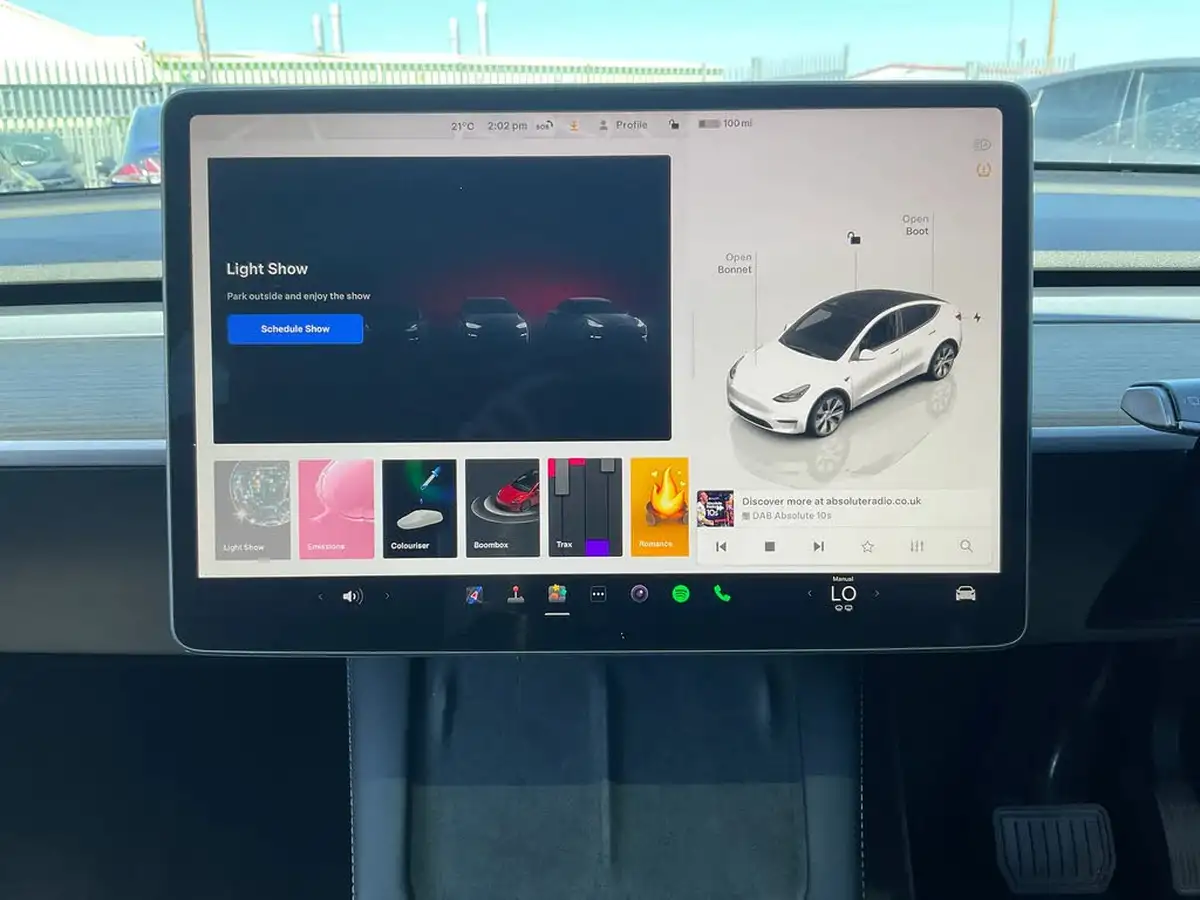 2023-tesla-model-y-e-long-range-big-24