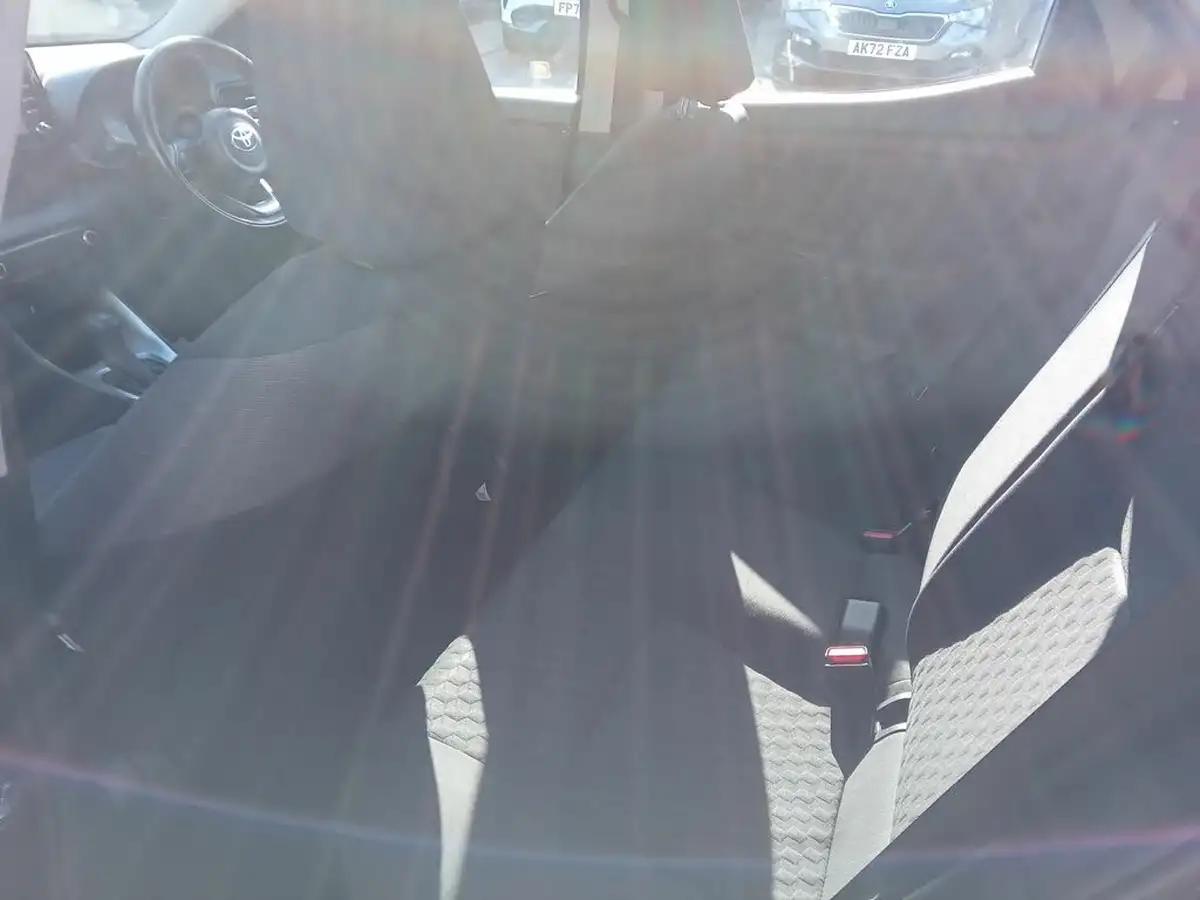 2021-toyota-yaris-15-vvt-i-icon-114bhp-hybrid-1490cc-e-cvt-big-15