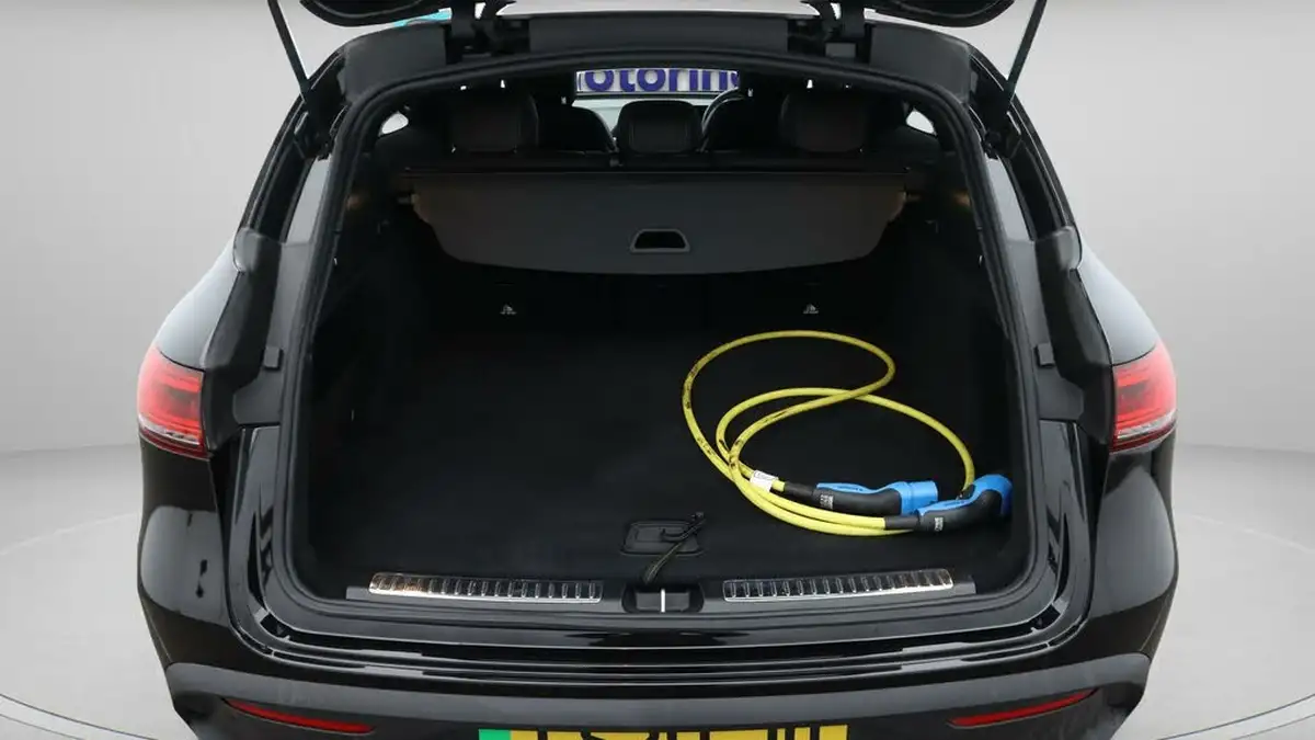 2021-mercedes-benz-eqc-e-eqc-400-amg-line-big-17