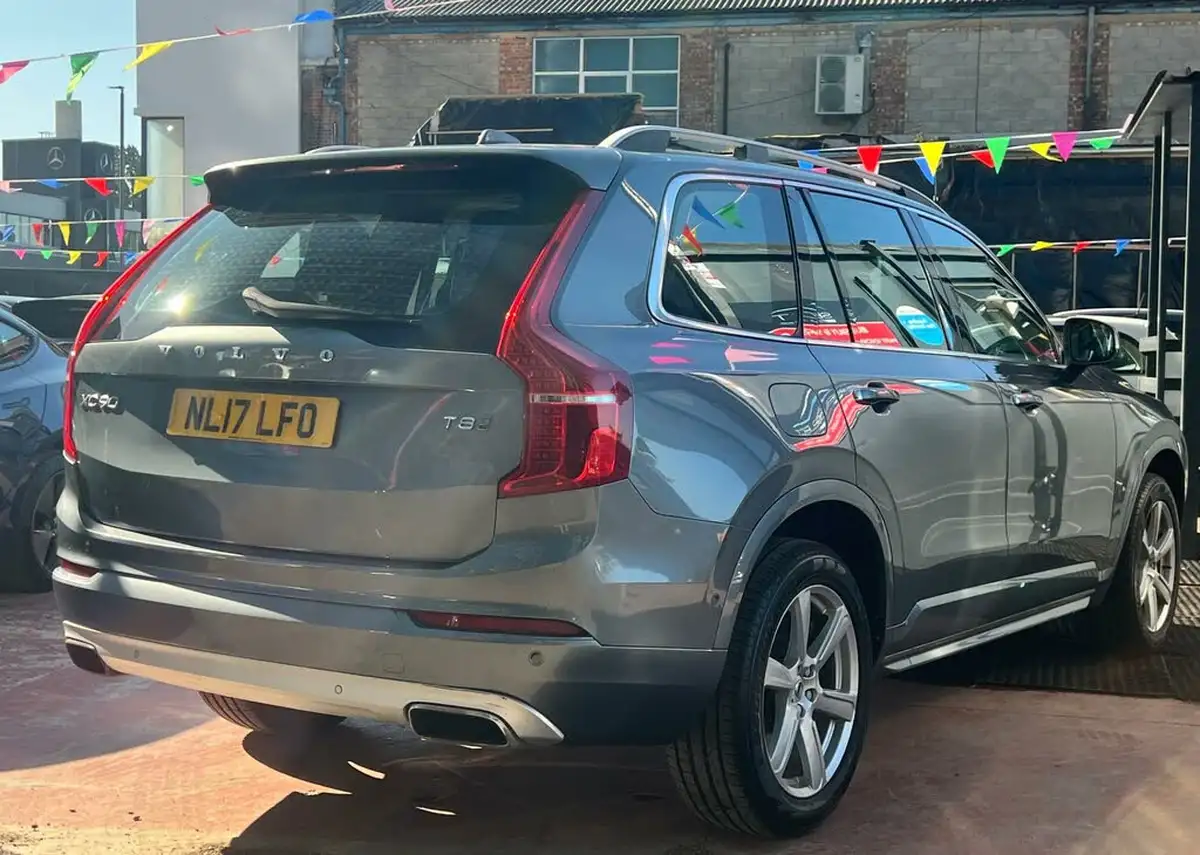 2017-volvo-xc90-20-t8-momentum-momentum-hybrid-auto-big-6