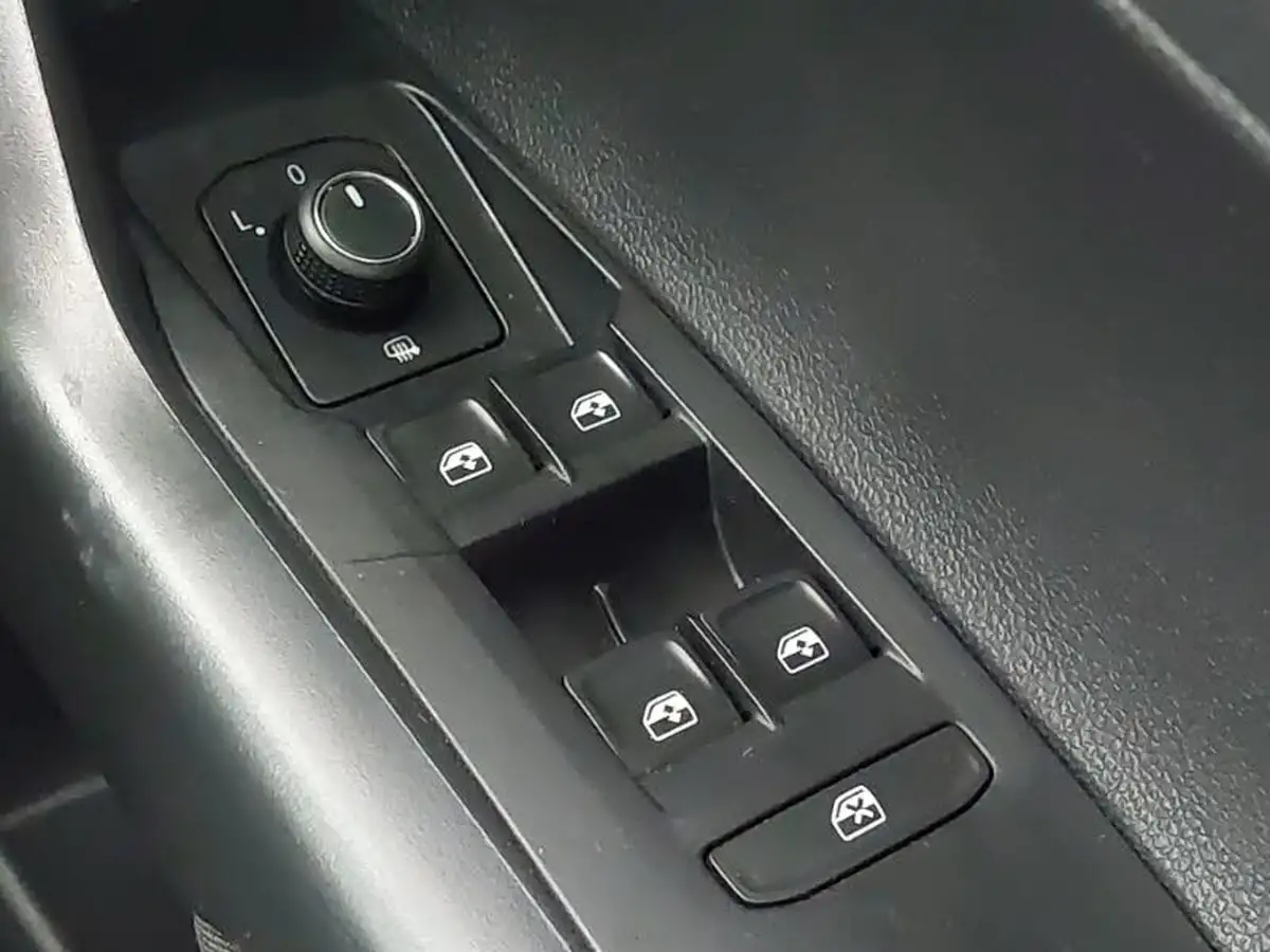 2021-volkswagen-polo-10-tsi-match-dsg-big-18