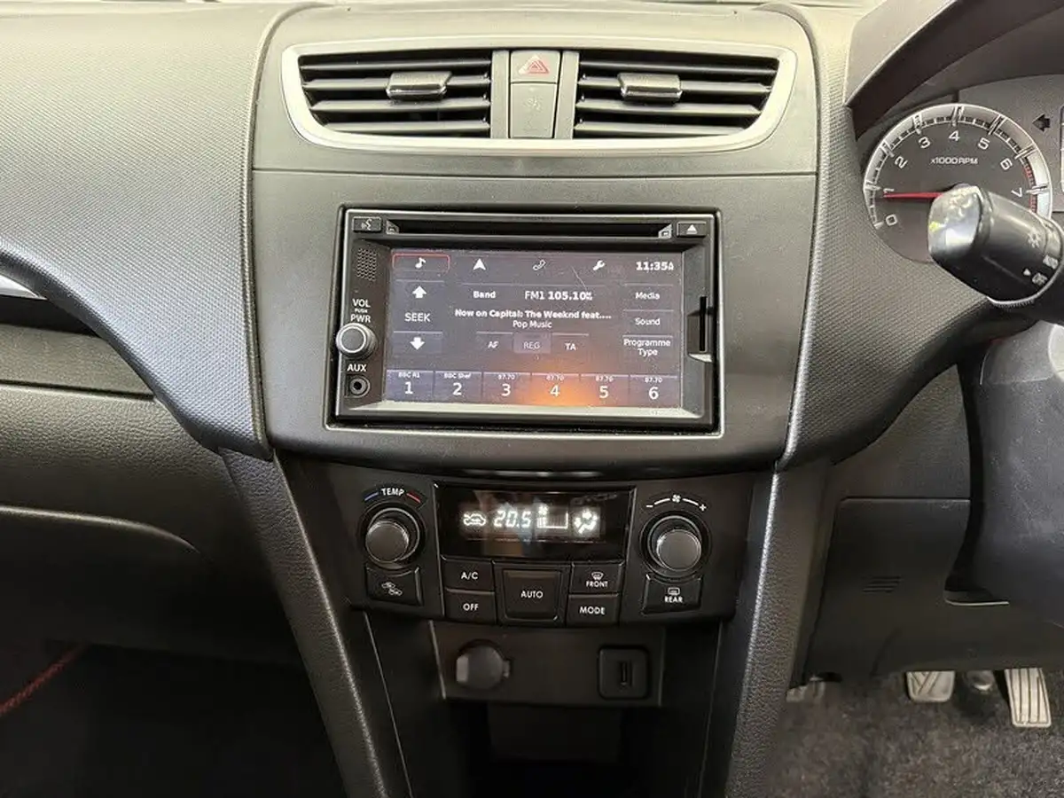 2014-suzuki-swift-12-sz4-94ps-nav-5d-big-32