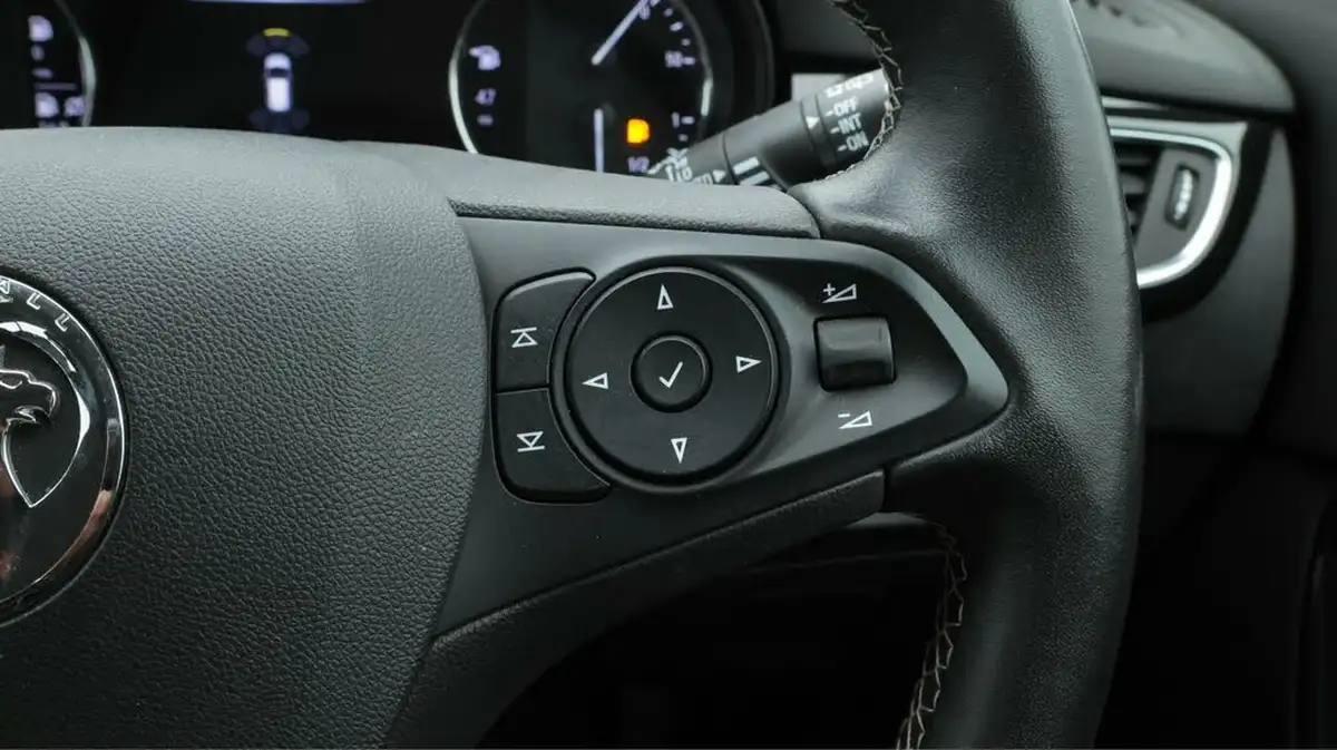 2020-vauxhall-astra-12-turbo-elite-nav-premium-big-23
