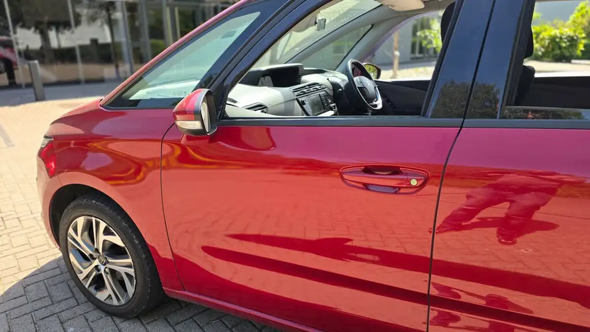 2015-citroen-c4-picasso-16bluehdi-selection-big-15