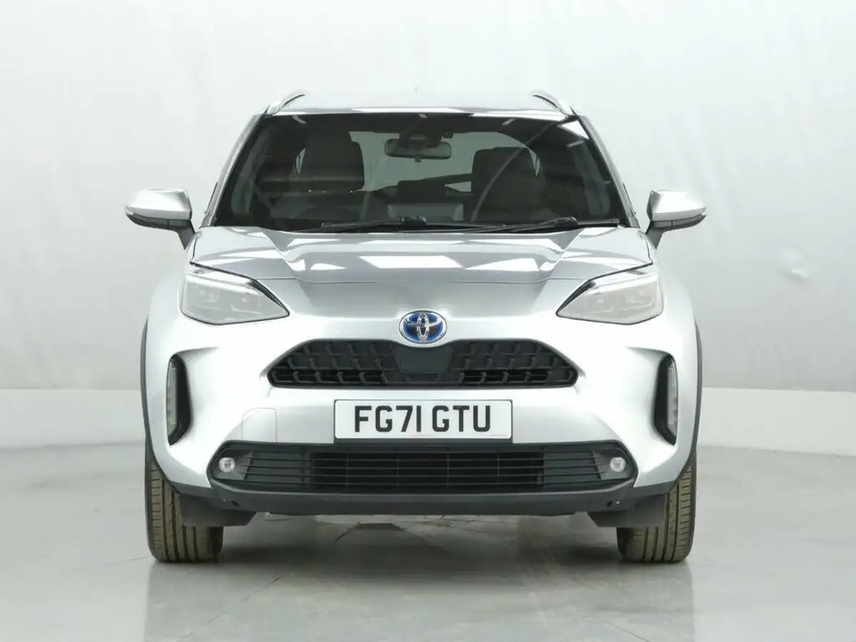 2021-toyota-yaris-15-vvt-i-design-panoramic-roof-big-2