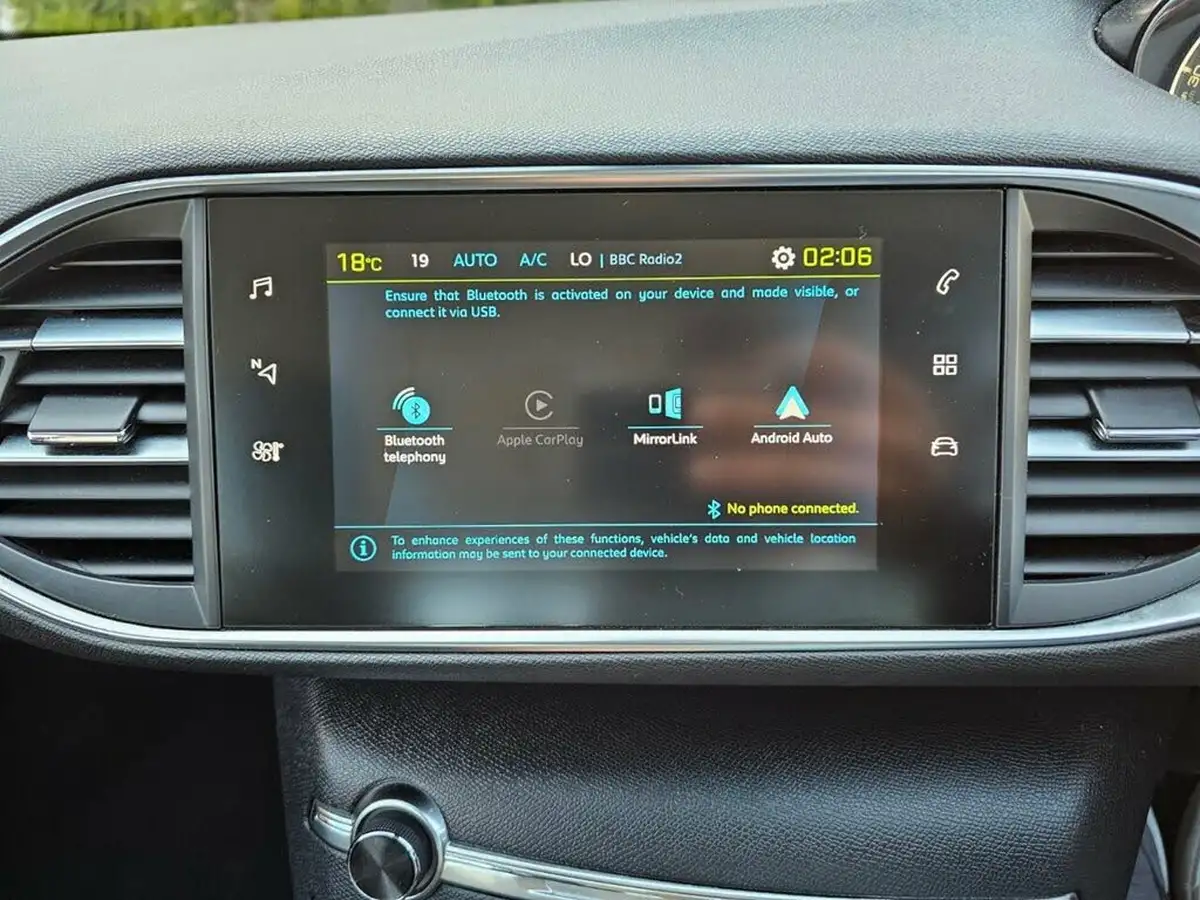 2014-peugeot-308-16hdi-active-big-12