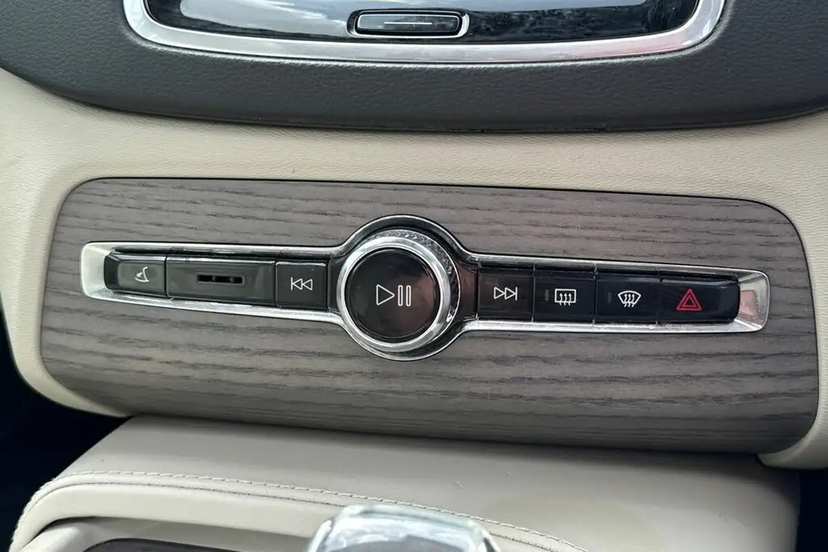 2021-volvo-xc90-20td-b5-inscription-big-13