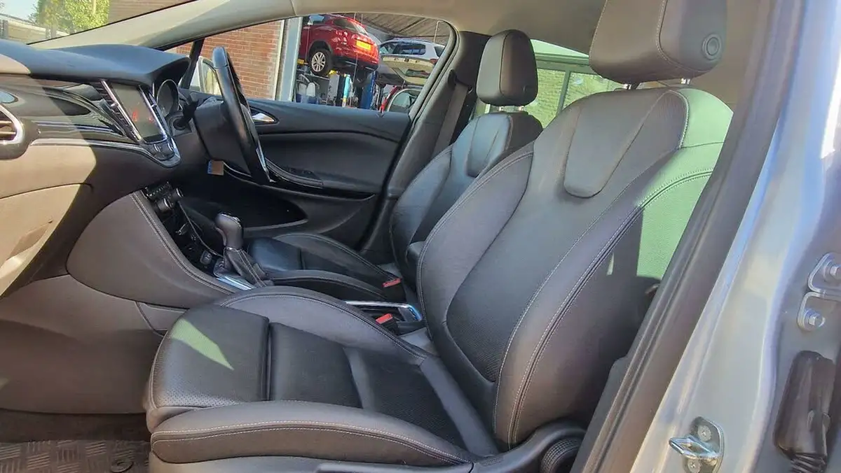 2017-vauxhall-astra-16cdti-elite-nav-136ps-hatchback-auto-big-31
