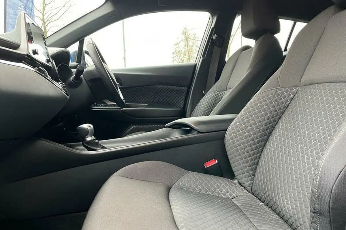 2020-toyota-c-hr-18-vvt-i-icon-parking-pack-big-18