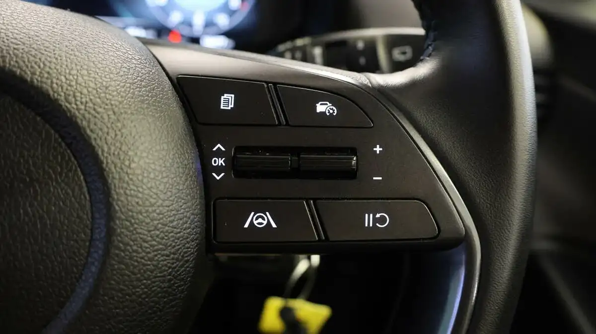 2023-hyundai-i20-10-t-gdi-se-connect-eclutch-imt-big-22