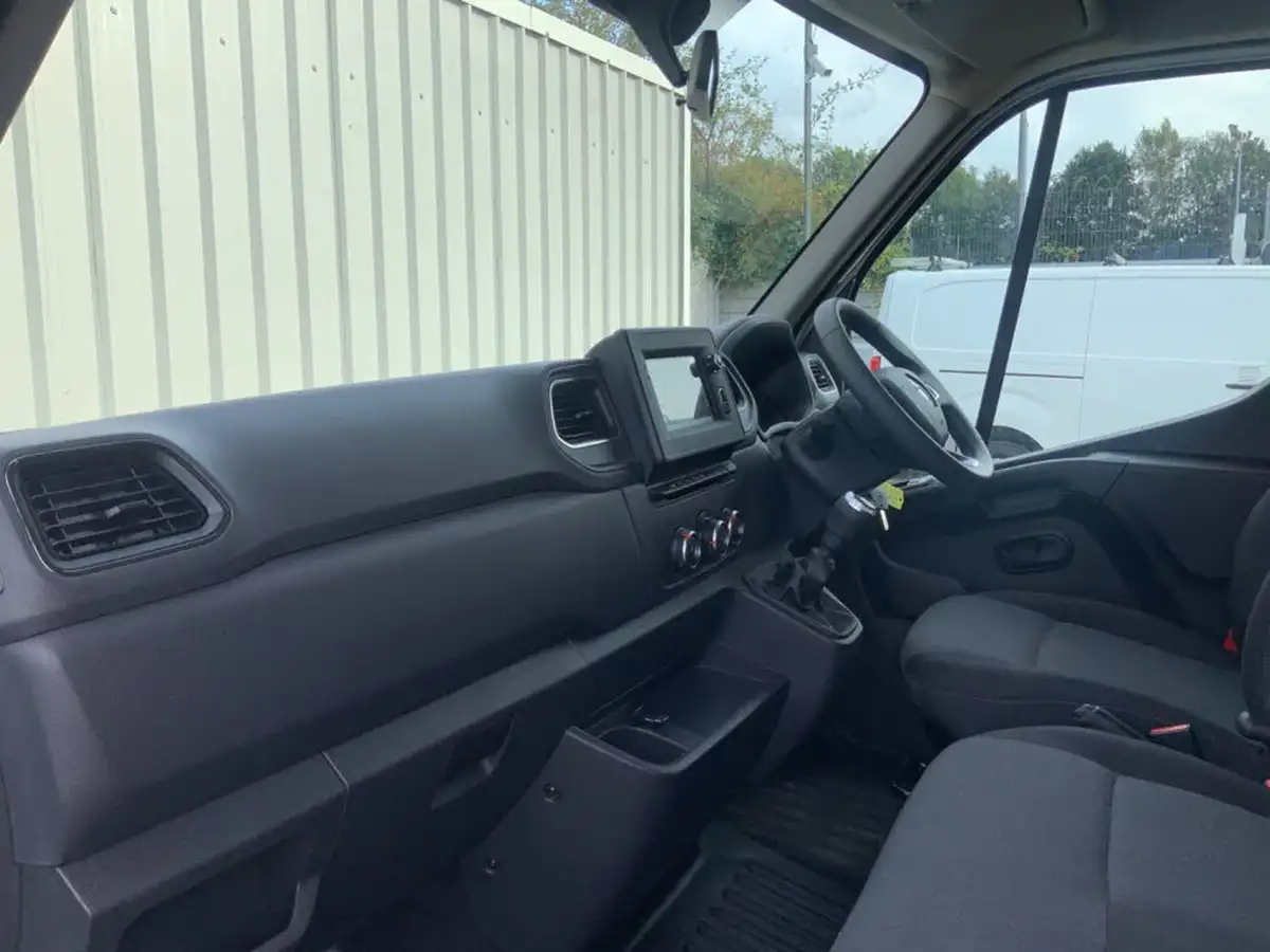 2023-renault-master-big-19