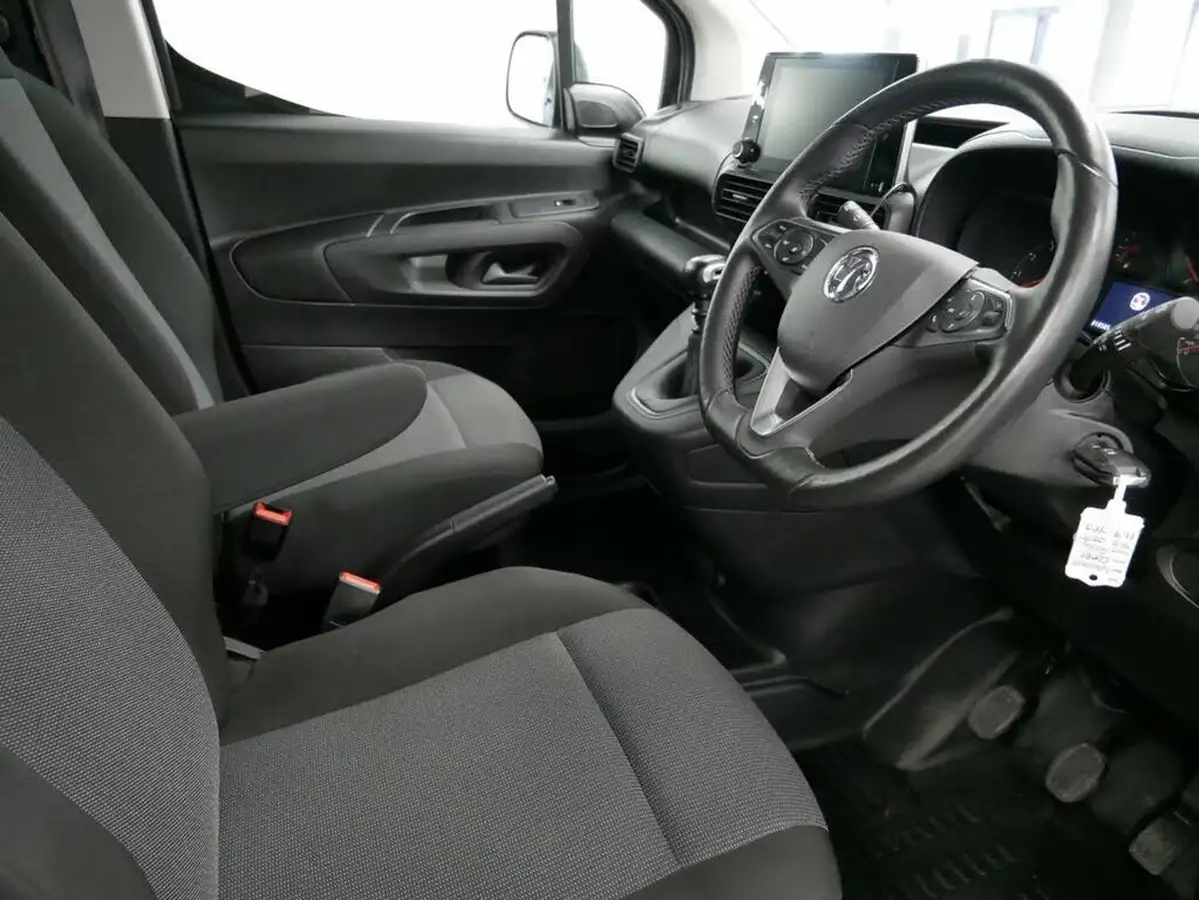 2023-vauxhall-combo-15cdti-prime-2300-100pseu6d-l2h1-panel-big-9