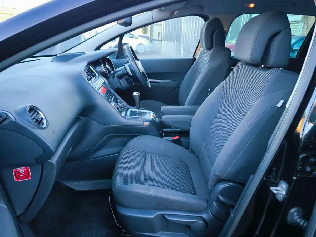 2013-peugeot-5008-16e-hdi-allure-big-17