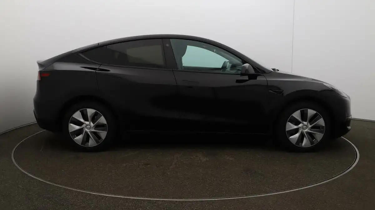 2022-tesla-model-y-e-long-range-big-41