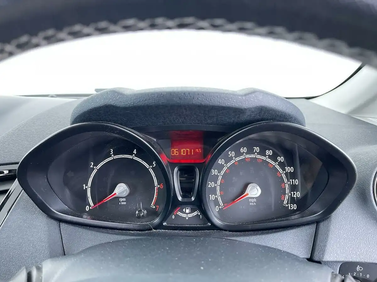 2012-ford-fiesta-16-metal-big-22