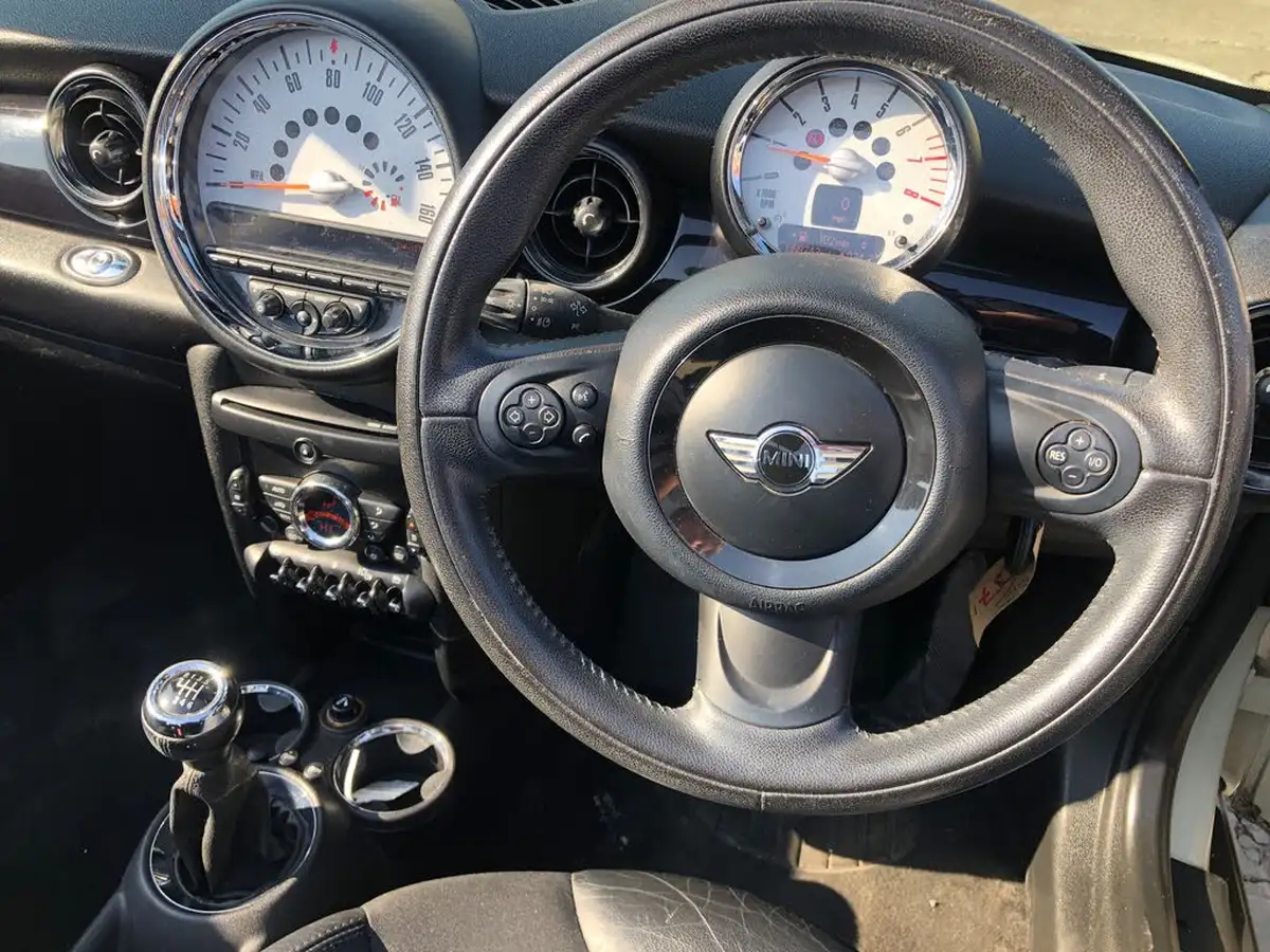2011-mini-cooper-16-cooper-122bhp-convertible-2d-big-10