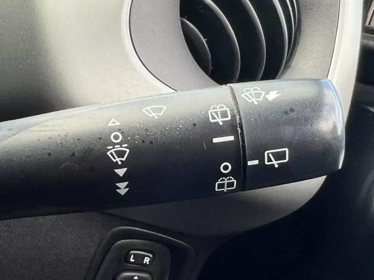 2015-citroen-c1-12-puretech-airscape-flair-3d-big-36