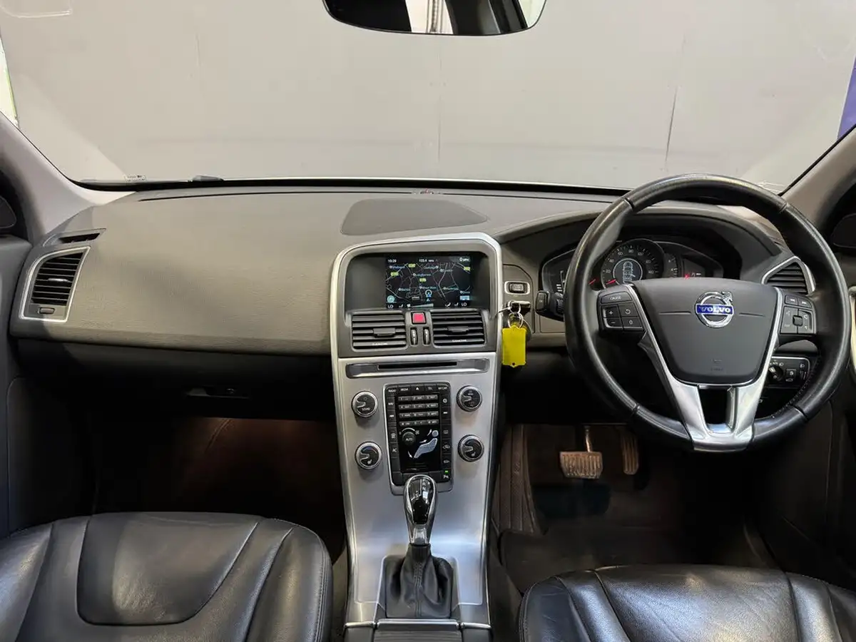 2016-volvo-xc60-20td-d4-se-nav-geartronic-big-13