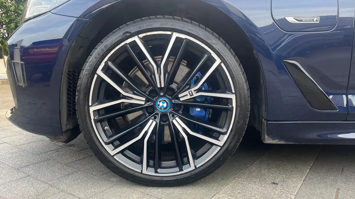 2022-bmw-5-series-20-530e-m-sport-saloon-4d-big-24