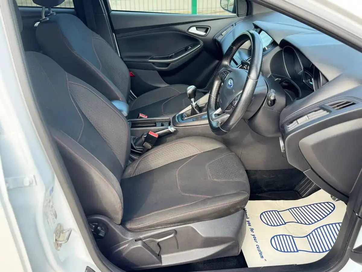 2017-ford-focus-15tdci-st-line-hatchback-big-23